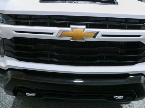 Used 2024 Chevrolet Silverado 2500 Custom w/ Custom Value Package AWD/4WD image 5