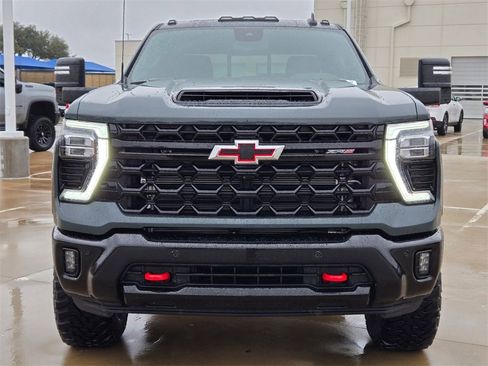 Used 2025 Chevrolet Silverado 2500 ZR2 image 8