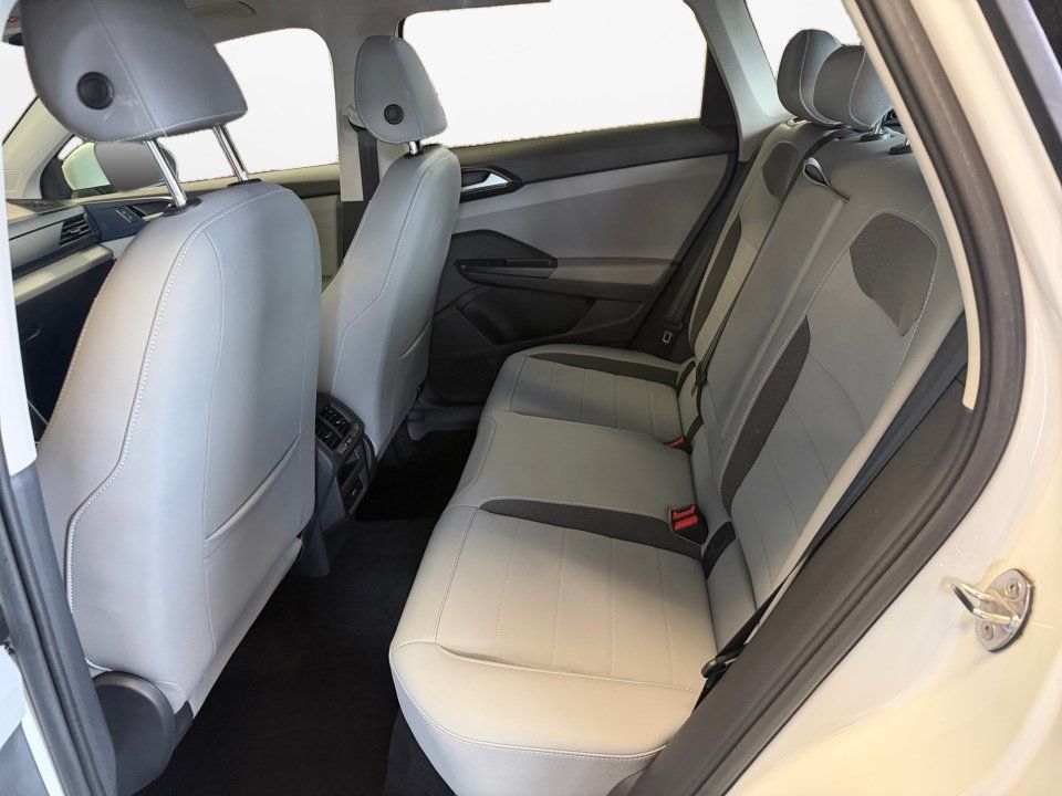Used 2023 Volkswagen Taos SE FWD image 16
