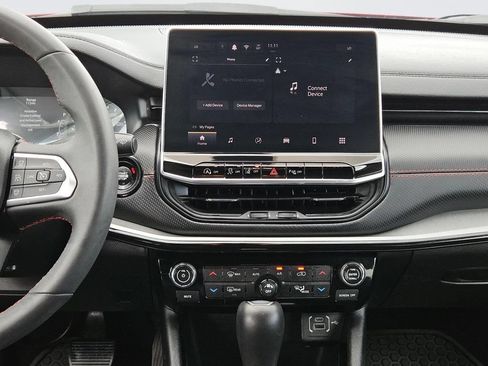 Used 2025 Jeep Compass Trailhawk AWD/4WD image 15