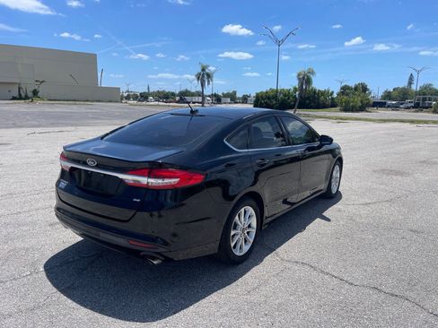 Used 2017 Ford Fusion SE w/ Fusion SE Technology Package FWD image 9