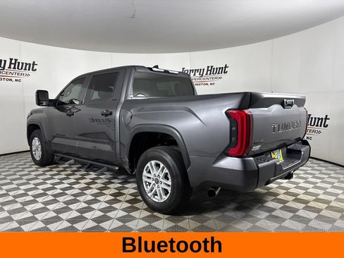 Used 2022 Toyota Tundra SR5 w/ SR5 Convenience Package AWD/4WD image 9