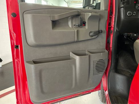 Used 2017 GMC Savana 3500 image 20