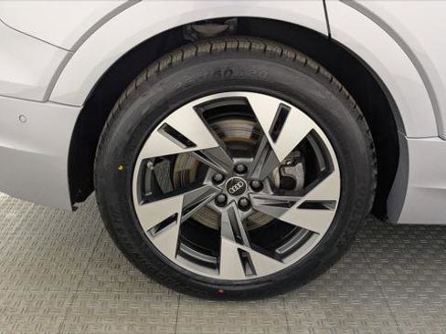 Used 2022 Audi e-tron Premium Plus w/ Premium Plus Package image 41