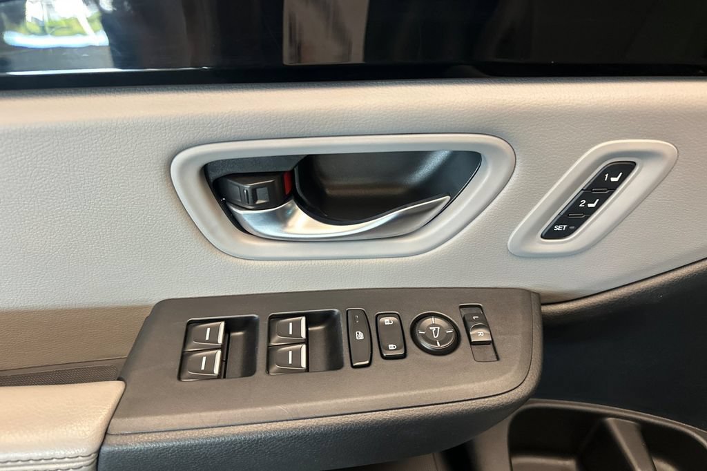 Used 2025 Honda Pilot EX-L image 11