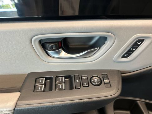 Used 2025 Honda Pilot EX-L image 11