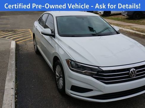 Used 2019 Volkswagen Jetta R-Line image 2