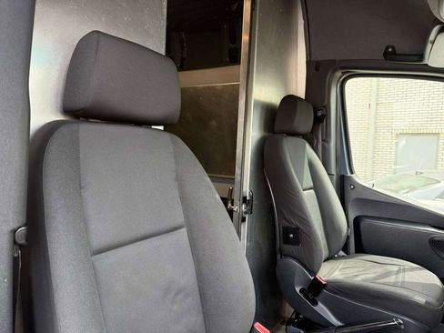 Used 2019 Mercedes-Benz Sprinter 144 image 28