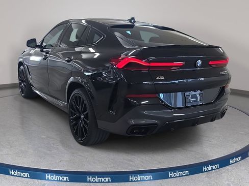 Used 2021 BMW X6 M50i w/ Premium Package image 9
