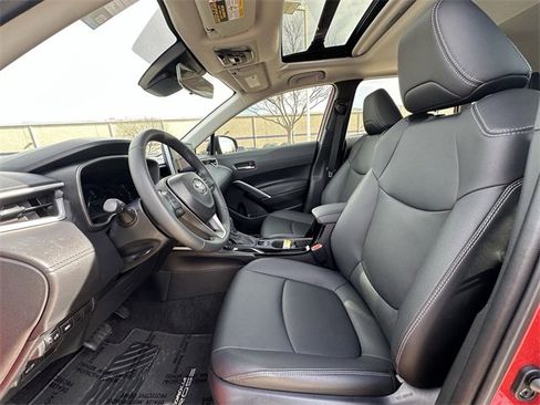 Certified 2025 Toyota Corolla Cross XLE w/ Convenience Package image 27