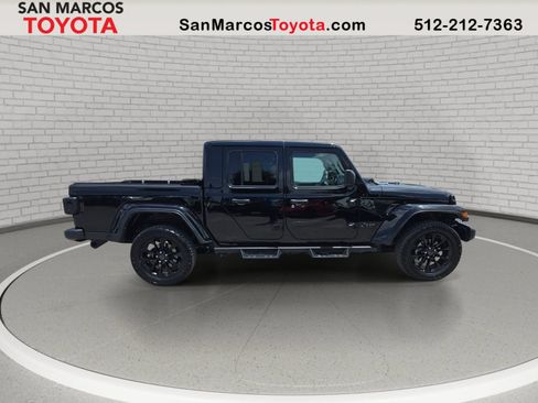Used 2025 Jeep Gladiator Sport AWD/4WD image 5
