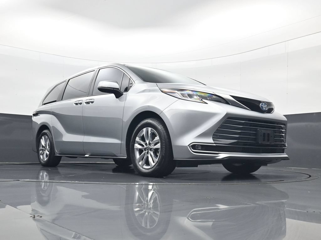 Used 2025 Toyota Sienna Limited AWD/4WD image 25