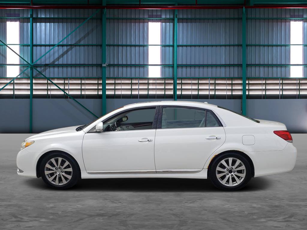 Used 2011 Toyota Avalon Limited FWD image 2
