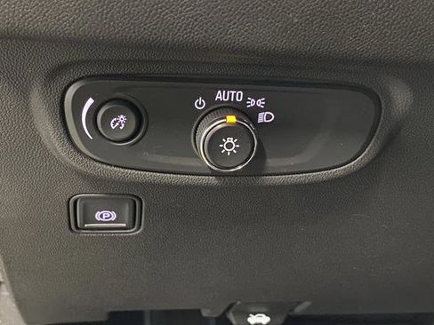 Used 2022 GMC Terrain SLE w/ Driver Convenience Package image 23