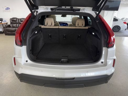 Used 2024 Cadillac XT4 Luxury w/ Cold Weather Package FWD image 33