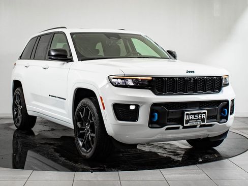 Used 2023 Jeep Grand Cherokee 30th Anniversary image 12