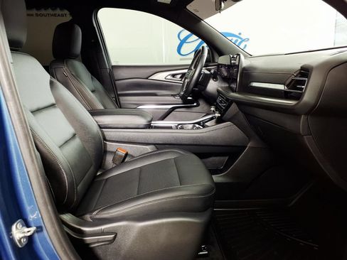 Used 2024 Chevrolet Traverse LT w/ Midnight/Sport Edition FWD image 12