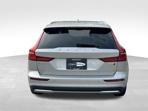 Used 2025 Volvo V60 B5 Cross Country Plus AWD/4WD image 8