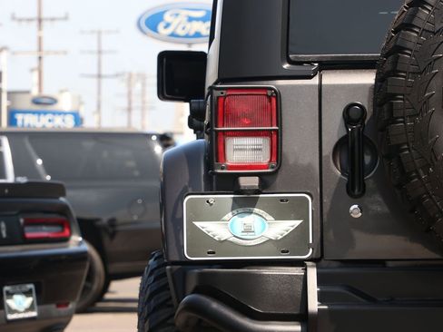 Used 2018 Jeep Wrangler Unlimited Sport image 8