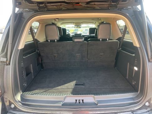 Used 2024 Ford Expedition Max XLT image 13