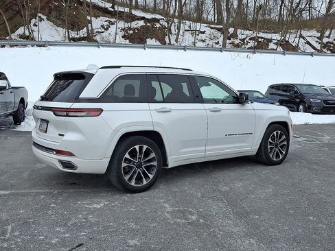 Used 2022 Jeep Grand Cherokee Overland w/ Luxury Tech Group IV AWD/4WD image 8