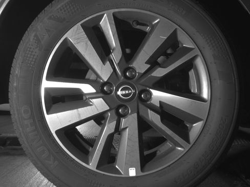 Used 2025 Nissan Versa SV image 15