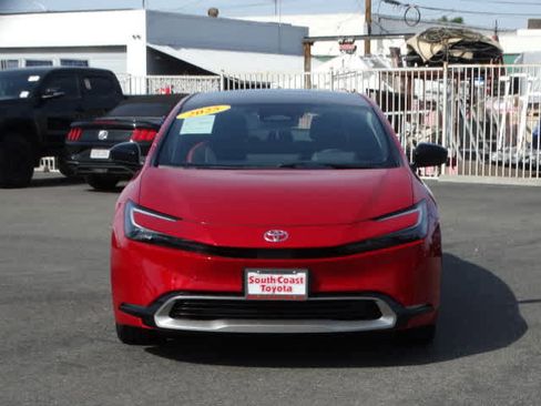 Used 2025 Toyota Prius Plug-In Hybrid image 3