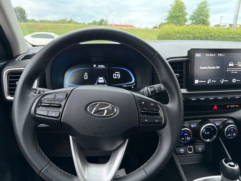 Used 2024 Hyundai Venue SEL FWD image 12