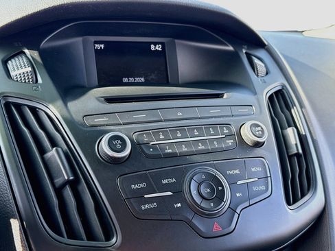 Used 2015 Ford Focus SE w/ SE Cold Weather Package FWD image 16