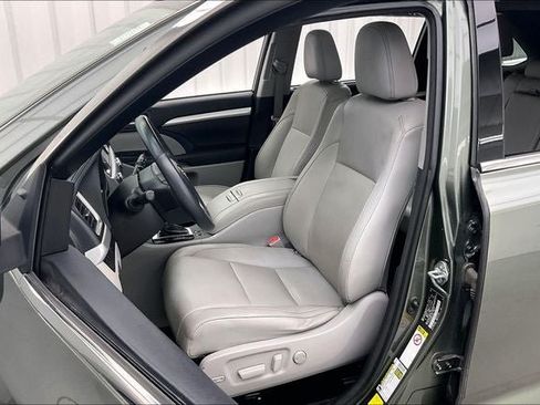 Used 2015 Toyota Highlander XLE AWD/4WD image 8