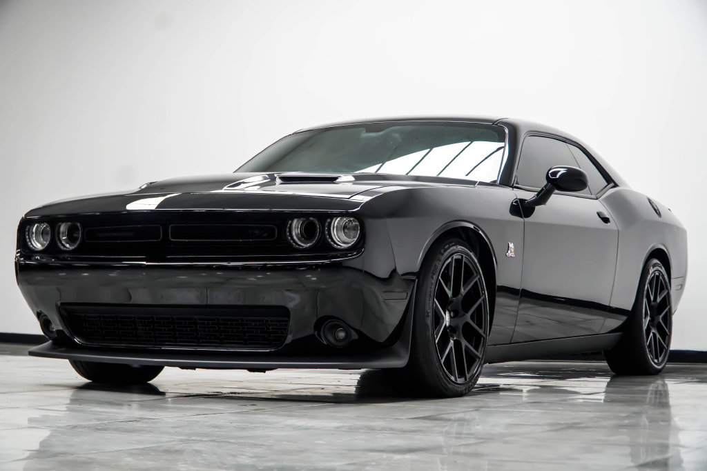 Used 2015 Dodge Challenger R/T Scat Pack w/ Sound Group II RWD image 12