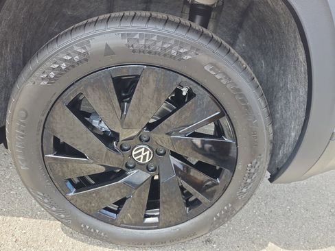 New 2026 Volkswagen Atlas Cross Sport SE AWD/4WD image 14