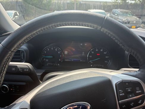 Used 2024 Ford Explorer Limited RWD image 35