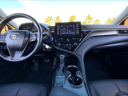 Used 2024 Toyota Camry SE image 14