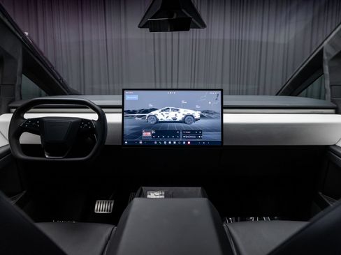 Used 2024 Tesla Cybertruck AWD Crew Cab image 5