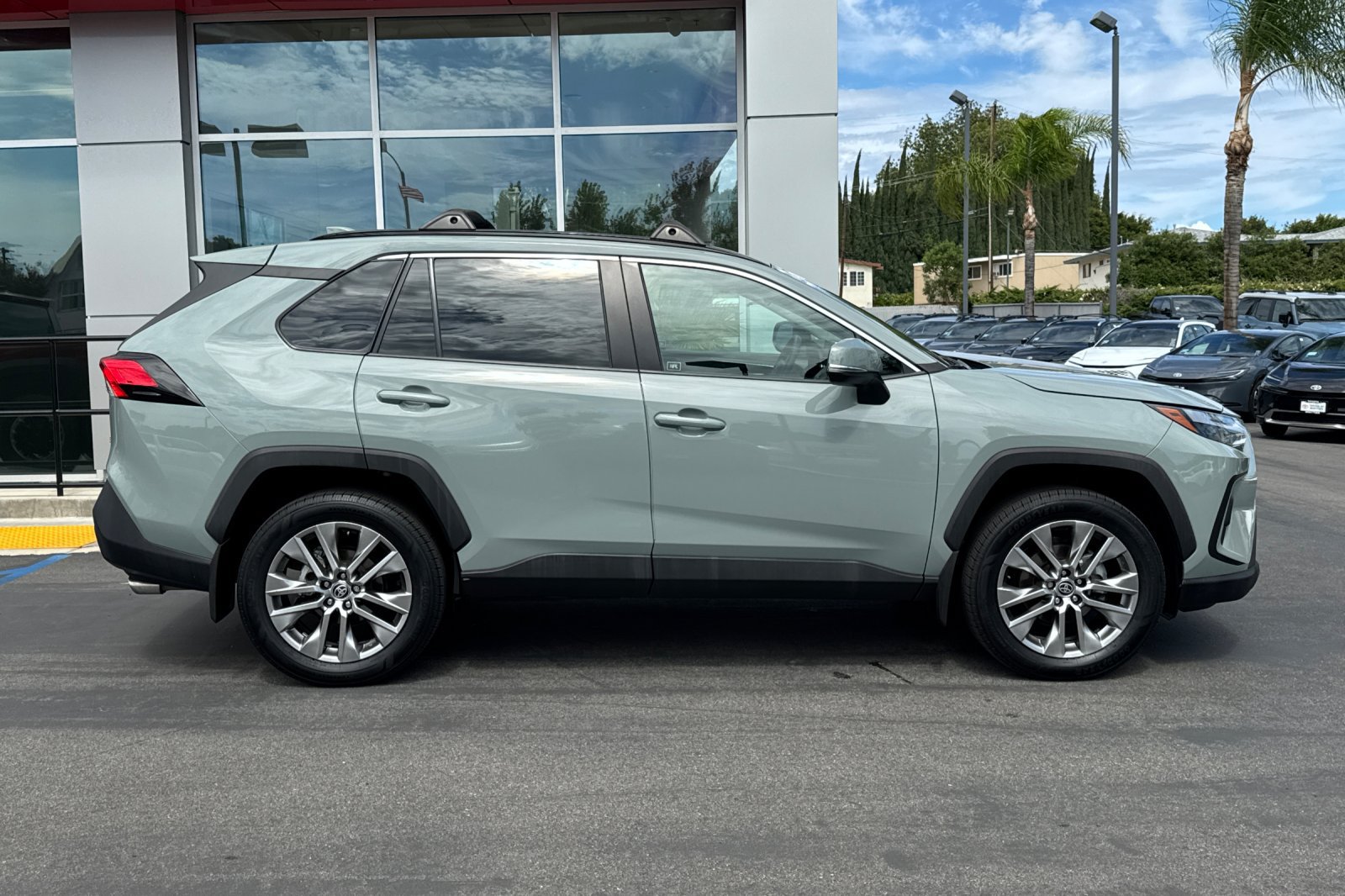 Certified 2023 Toyota RAV4 XLE Premium FWD image 4