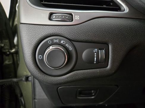 Used 2021 Jeep Cherokee Latitude FWD image 38