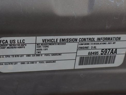 Used 2021 Chrysler Pacifica Touring-L image 14