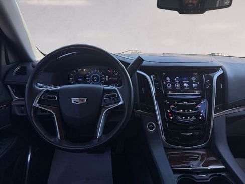 Used 2020 Cadillac Escalade 2WD image 10