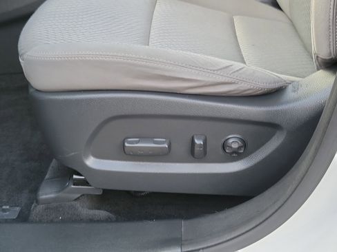 Used 2018 Hyundai Santa Fe SE image 17