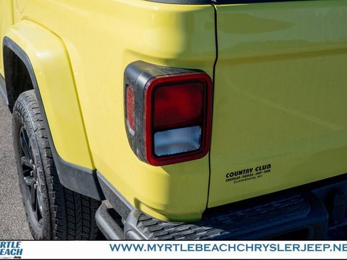 Used 2023 Jeep Gladiator Sport S image 11