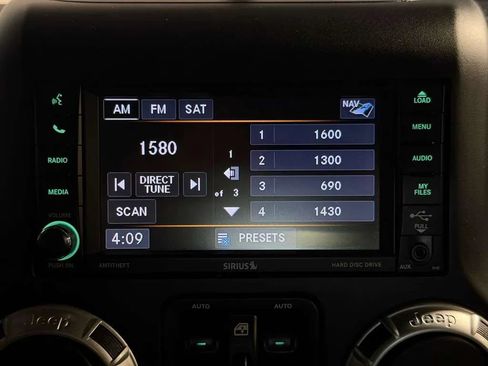Used 2018 Jeep Wrangler Unlimited Rubicon w/ Connectivity Group AWD/4WD image 37