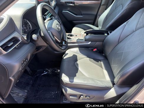 Used 2022 Toyota Highlander Platinum FWD image 11
