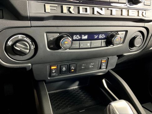 Used 2025 Nissan Frontier SL AWD/4WD image 16