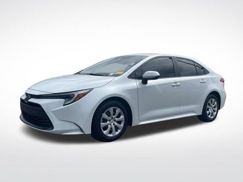 Used 2025 Toyota Corolla LE FWD image 3