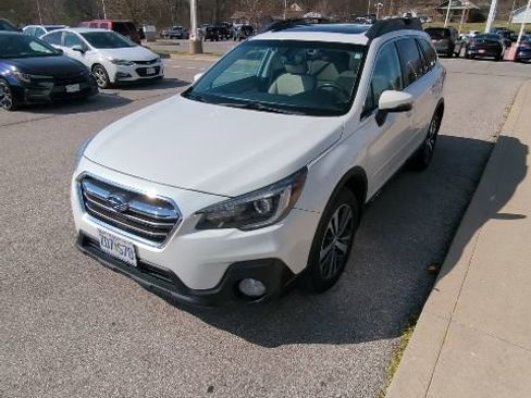 Used 2018 Subaru Outback 2.5i Limited image 2