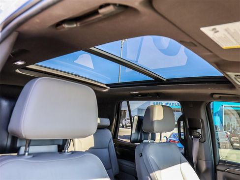 Used 2021 Chevrolet Tahoe Z71 w/ Z71 Off-Road Package image 16