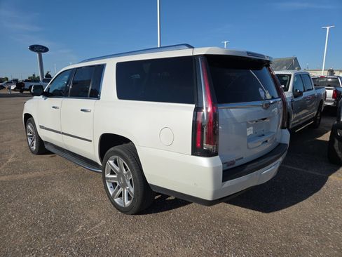 Used 2020 Cadillac Escalade ESV Premium Luxury AWD/4WD image 3