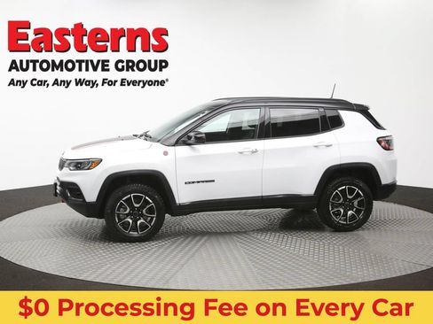 Used 2025 Jeep Compass Trailhawk AWD/4WD image 56