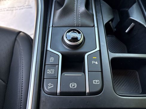 Used 2025 Kia Sorento S image 31